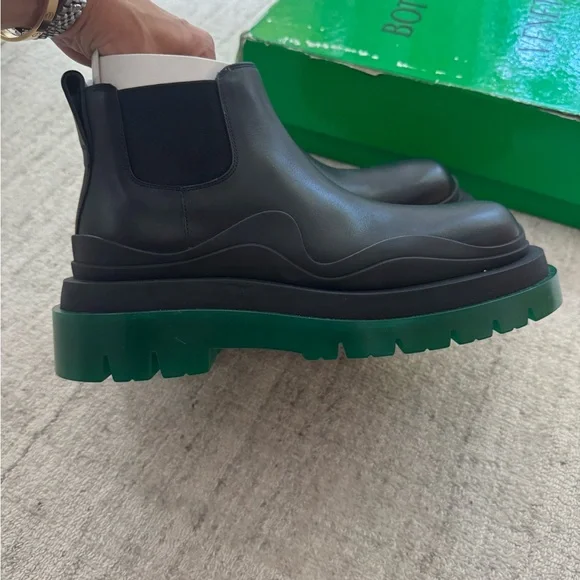 NWT Bottega Veneta Black Leather Boots - Picture 2 of 6